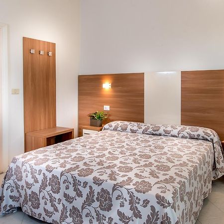 Hotel Vallechiara ลิโด ดิ ซาวิโอ ภายนอก รูปภาพ