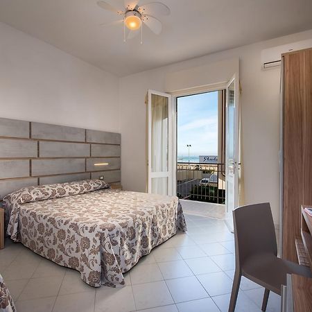 Hotel Vallechiara ลิโด ดิ ซาวิโอ ภายนอก รูปภาพ
