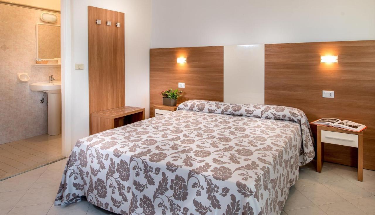Hotel Vallechiara ลิโด ดิ ซาวิโอ ภายนอก รูปภาพ