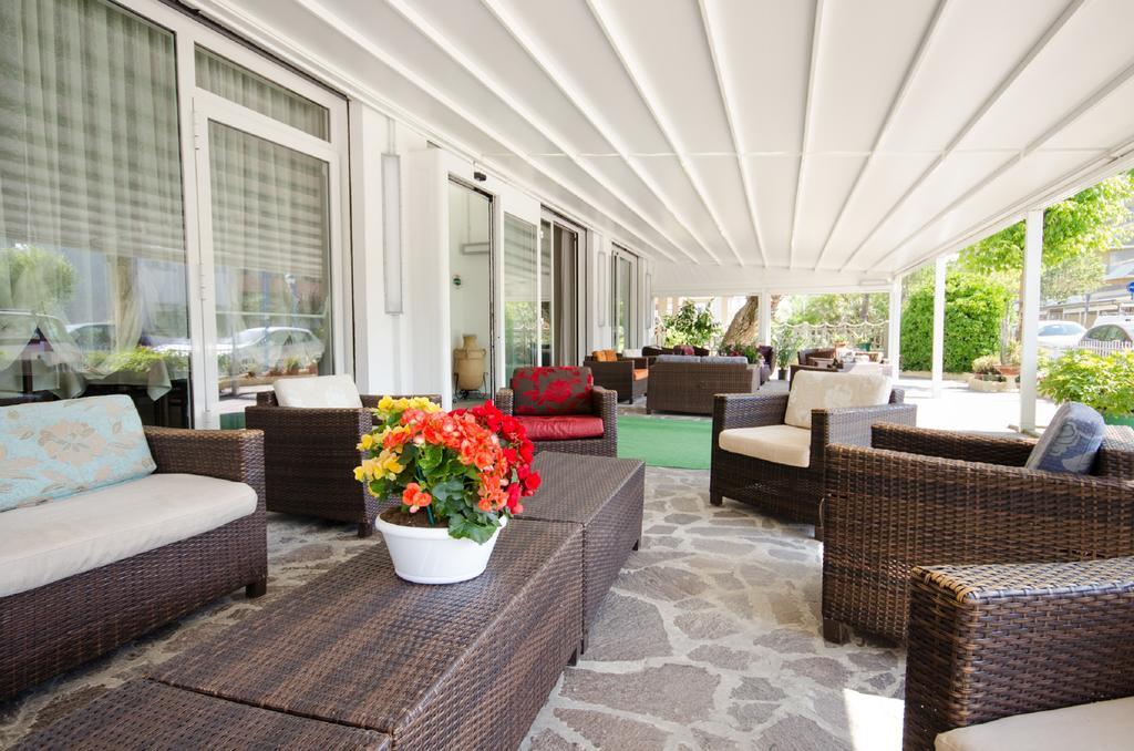 Hotel Vallechiara ลิโด ดิ ซาวิโอ ภายนอก รูปภาพ