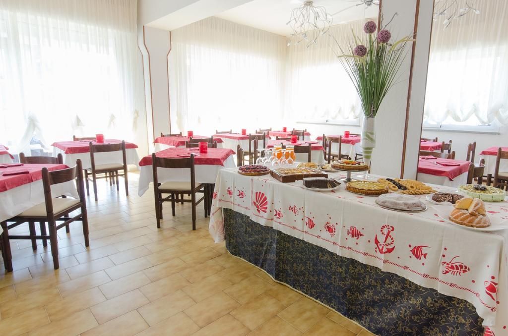 Hotel Vallechiara ลิโด ดิ ซาวิโอ ภายนอก รูปภาพ