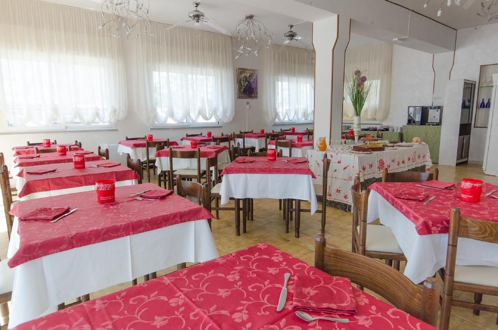 Hotel Vallechiara ลิโด ดิ ซาวิโอ ภายนอก รูปภาพ