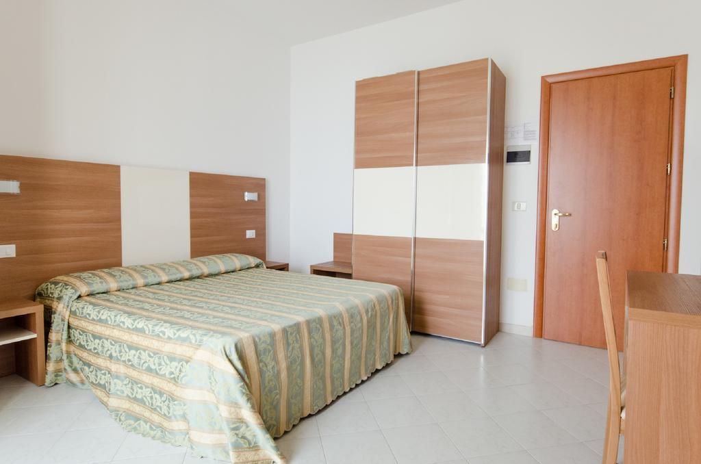 Hotel Vallechiara ลิโด ดิ ซาวิโอ ภายนอก รูปภาพ
