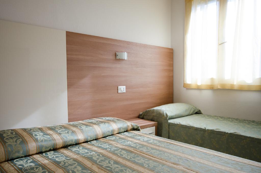 Hotel Vallechiara ลิโด ดิ ซาวิโอ ภายนอก รูปภาพ