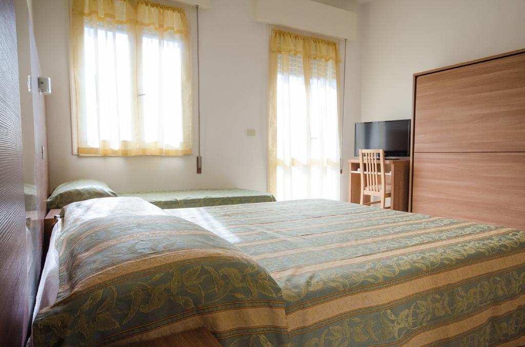 Hotel Vallechiara ลิโด ดิ ซาวิโอ ภายนอก รูปภาพ