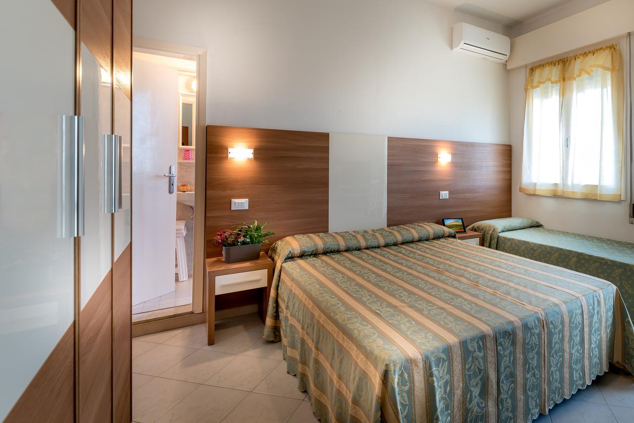 Hotel Vallechiara ลิโด ดิ ซาวิโอ ภายนอก รูปภาพ