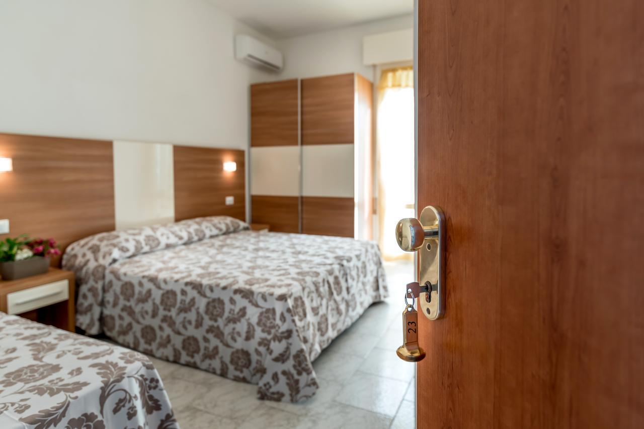 Hotel Vallechiara ลิโด ดิ ซาวิโอ ภายนอก รูปภาพ