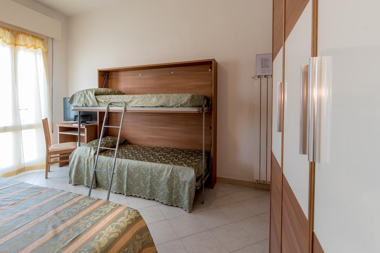 Hotel Vallechiara ลิโด ดิ ซาวิโอ ภายนอก รูปภาพ
