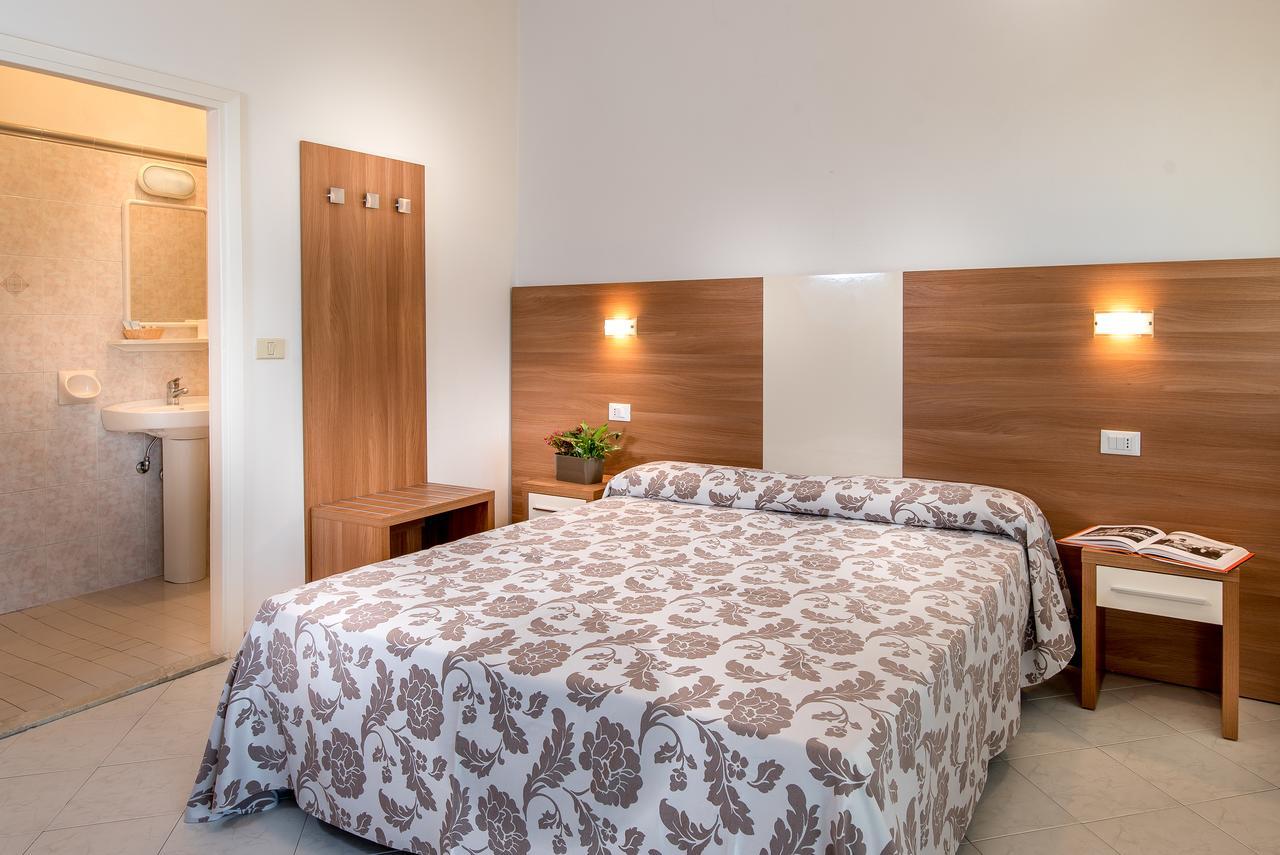 Hotel Vallechiara ลิโด ดิ ซาวิโอ ภายนอก รูปภาพ