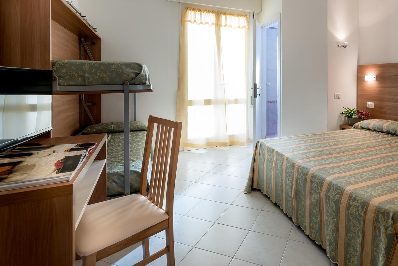 Hotel Vallechiara ลิโด ดิ ซาวิโอ ภายนอก รูปภาพ