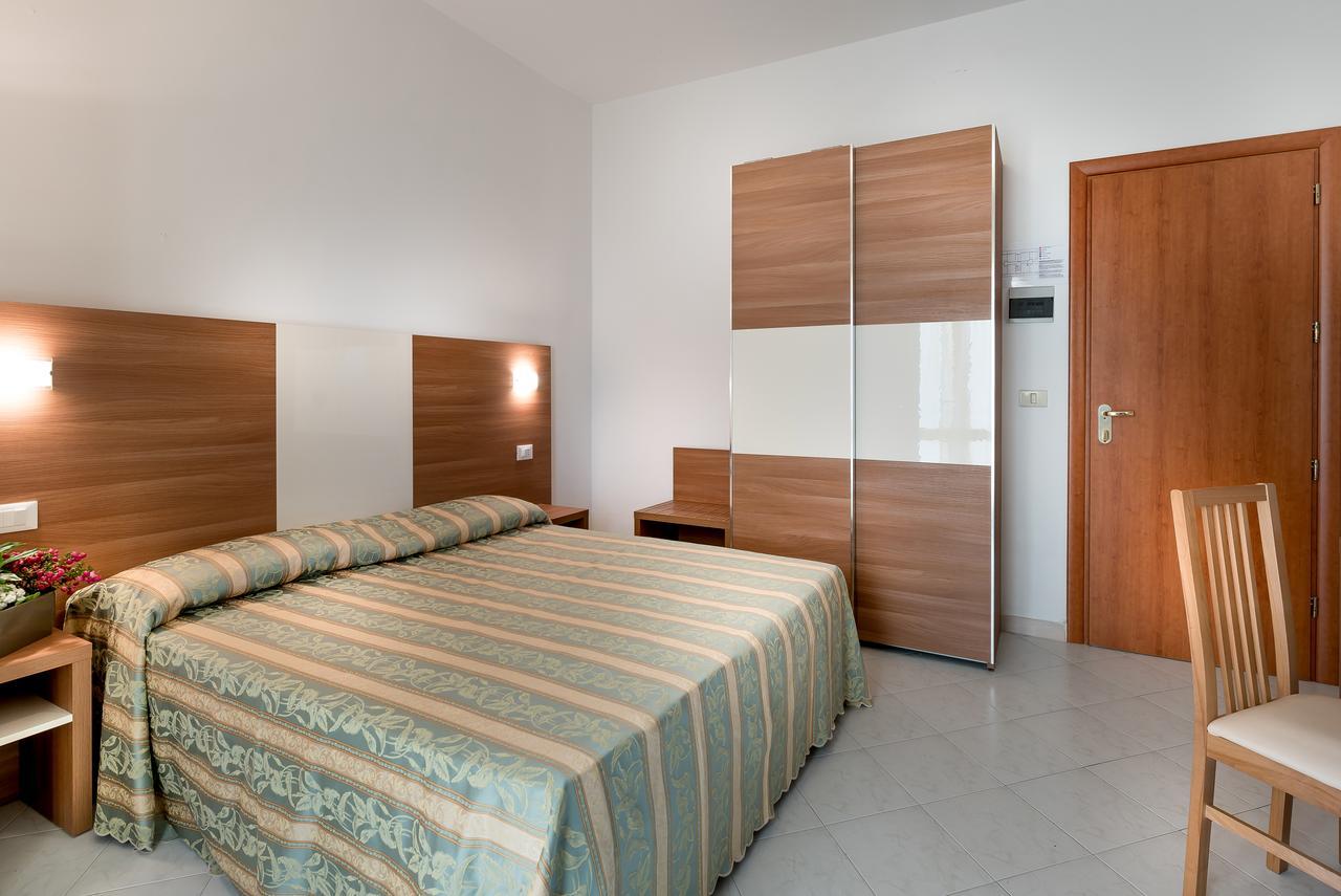Hotel Vallechiara ลิโด ดิ ซาวิโอ ภายนอก รูปภาพ