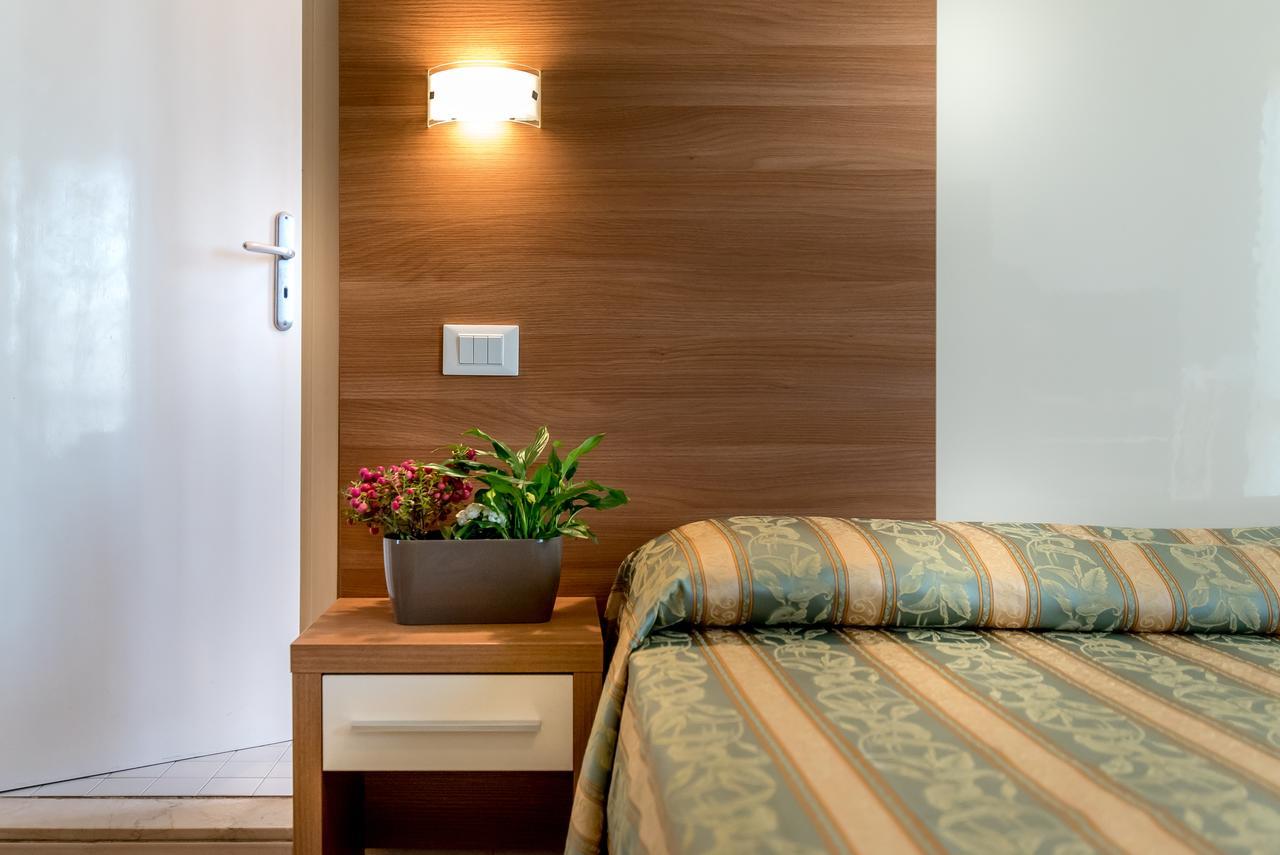 Hotel Vallechiara ลิโด ดิ ซาวิโอ ภายนอก รูปภาพ