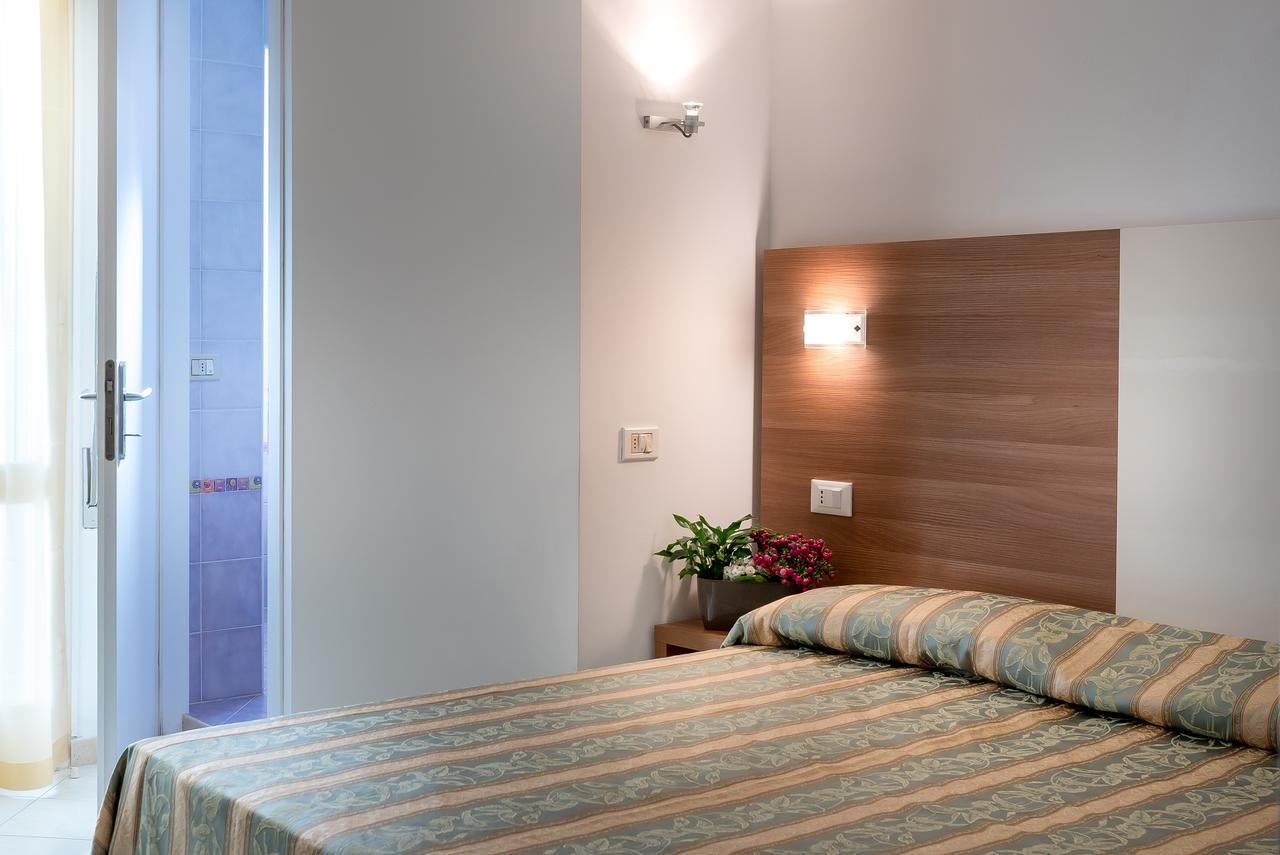 Hotel Vallechiara ลิโด ดิ ซาวิโอ ภายนอก รูปภาพ