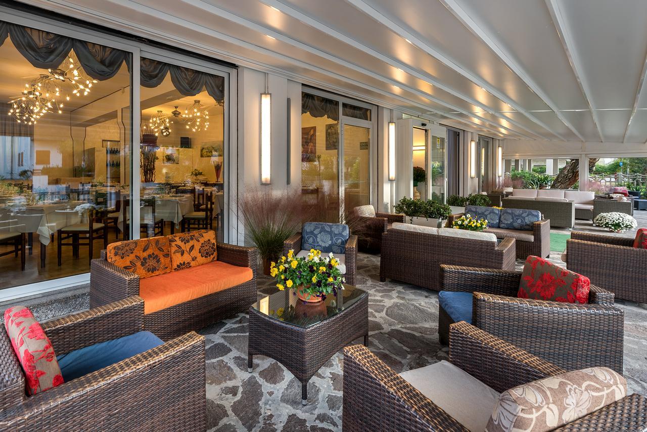 Hotel Vallechiara ลิโด ดิ ซาวิโอ ภายนอก รูปภาพ