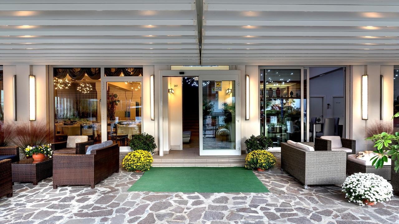 Hotel Vallechiara ลิโด ดิ ซาวิโอ ภายนอก รูปภาพ