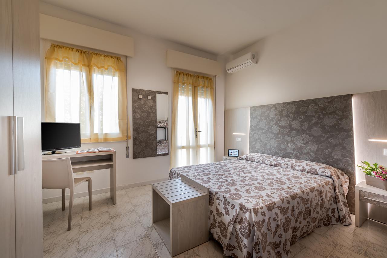 Hotel Vallechiara ลิโด ดิ ซาวิโอ ภายนอก รูปภาพ