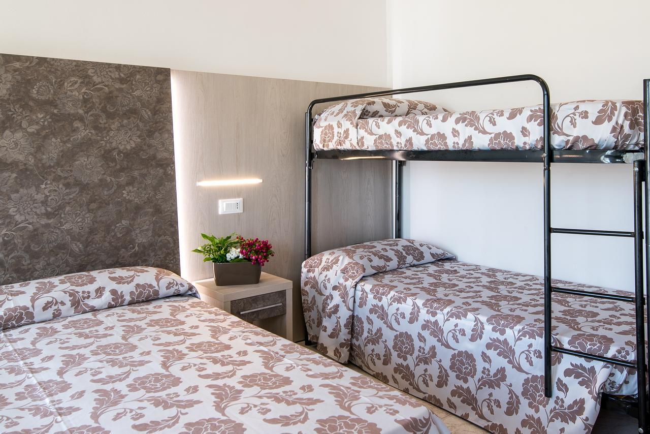Hotel Vallechiara ลิโด ดิ ซาวิโอ ภายนอก รูปภาพ