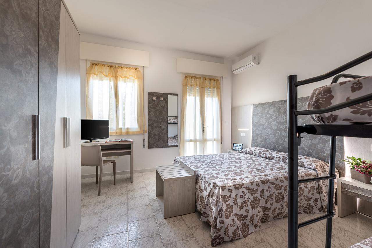 Hotel Vallechiara ลิโด ดิ ซาวิโอ ภายนอก รูปภาพ