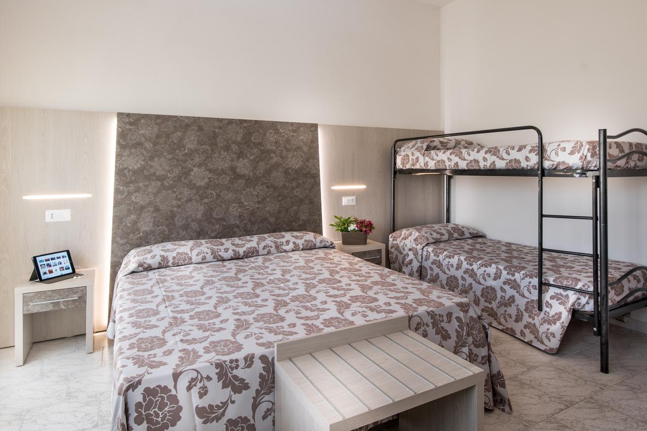 Hotel Vallechiara ลิโด ดิ ซาวิโอ ภายนอก รูปภาพ