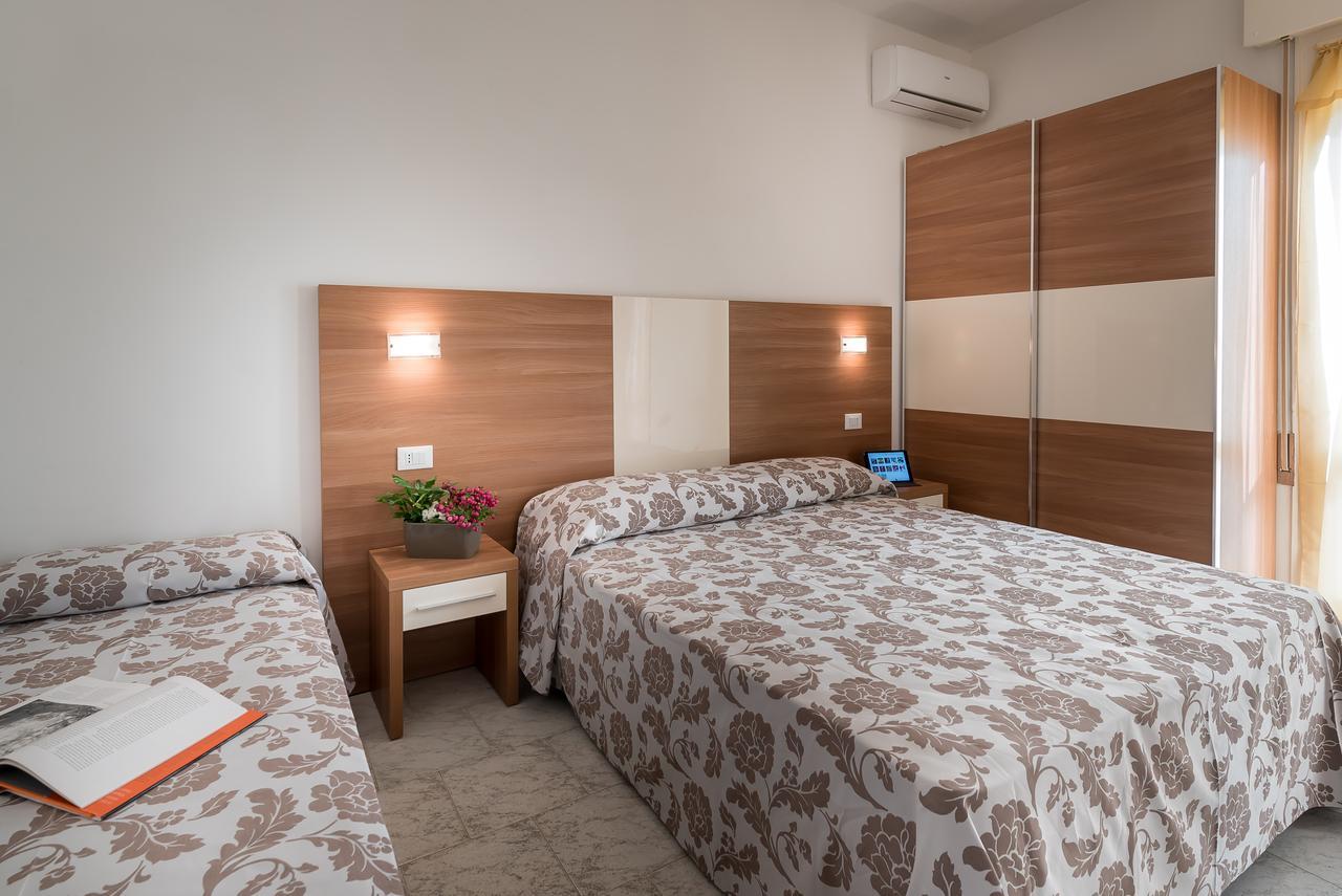 Hotel Vallechiara ลิโด ดิ ซาวิโอ ภายนอก รูปภาพ