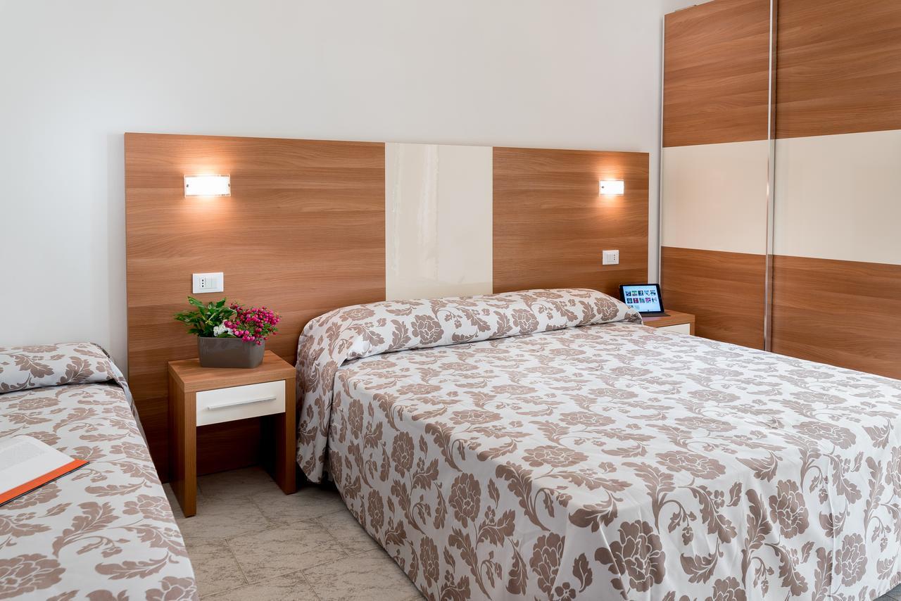 Hotel Vallechiara ลิโด ดิ ซาวิโอ ภายนอก รูปภาพ