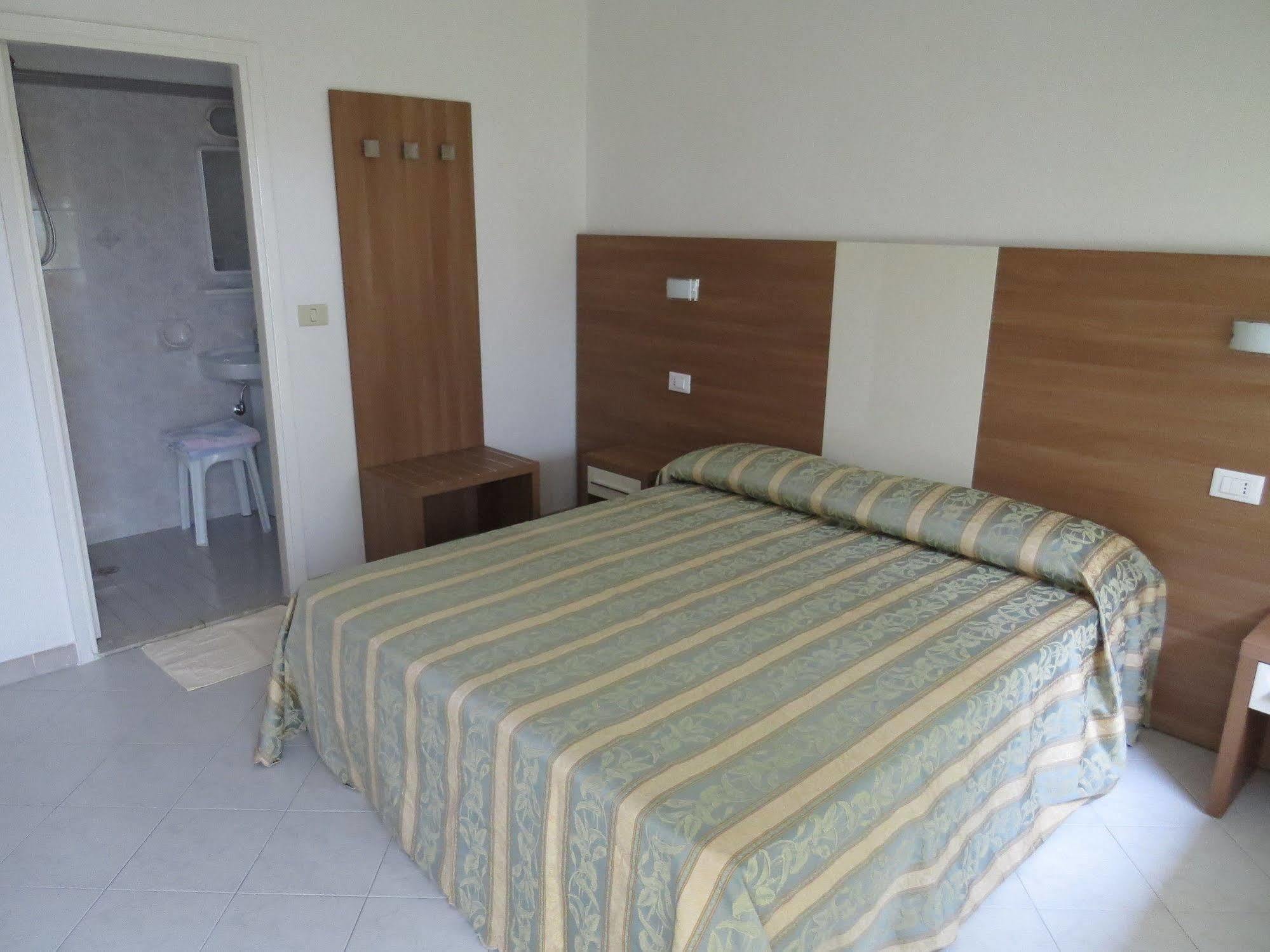 Hotel Vallechiara ลิโด ดิ ซาวิโอ ภายนอก รูปภาพ