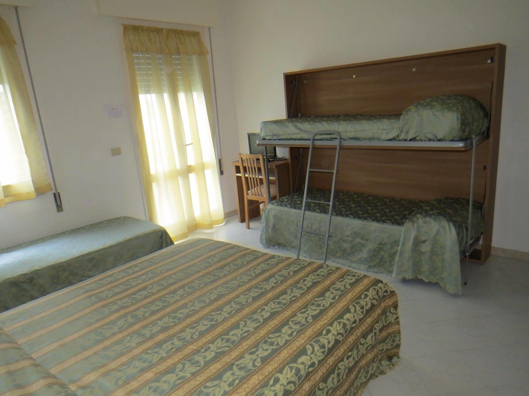 Hotel Vallechiara ลิโด ดิ ซาวิโอ ภายนอก รูปภาพ