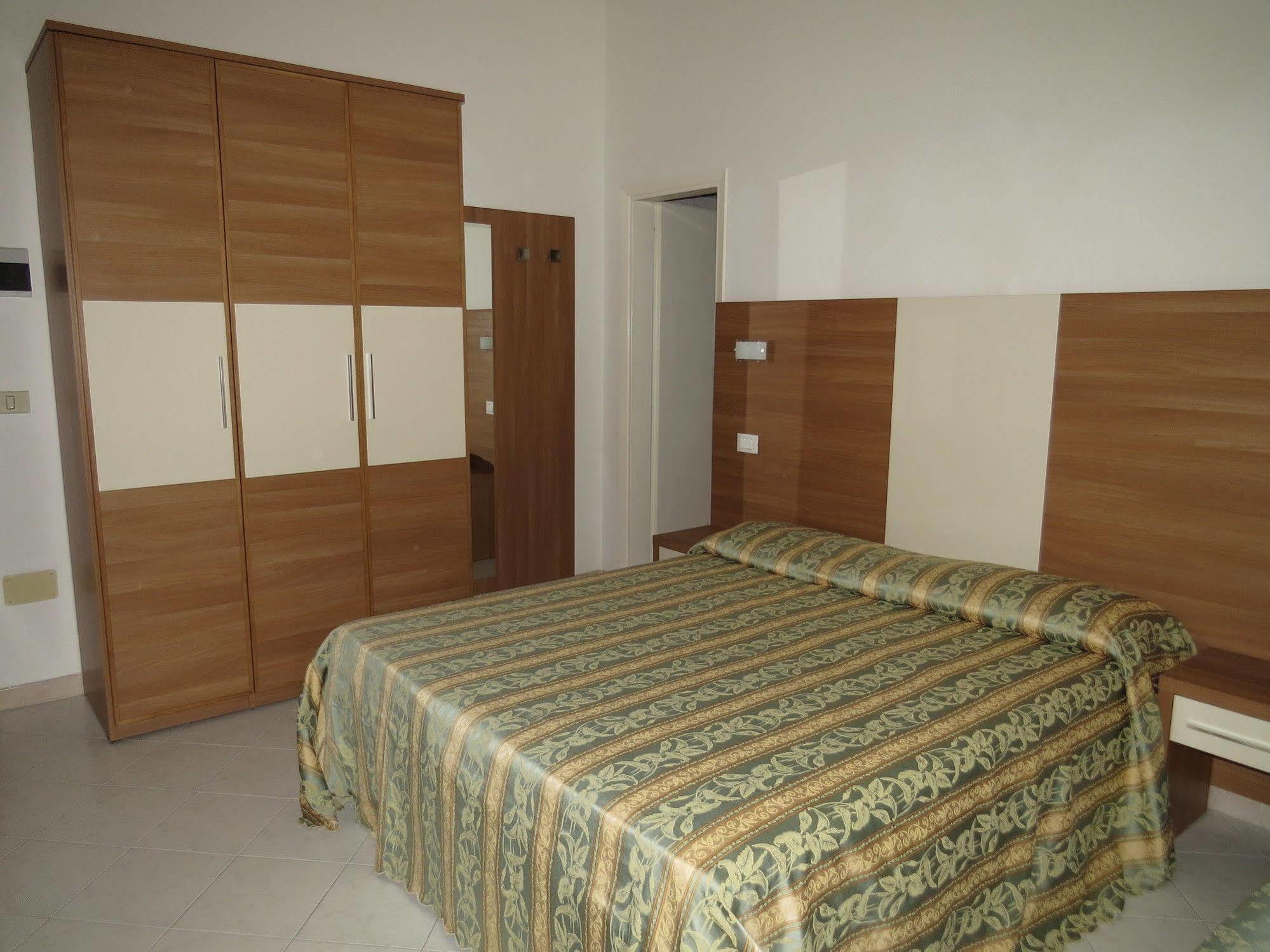 Hotel Vallechiara ลิโด ดิ ซาวิโอ ภายนอก รูปภาพ